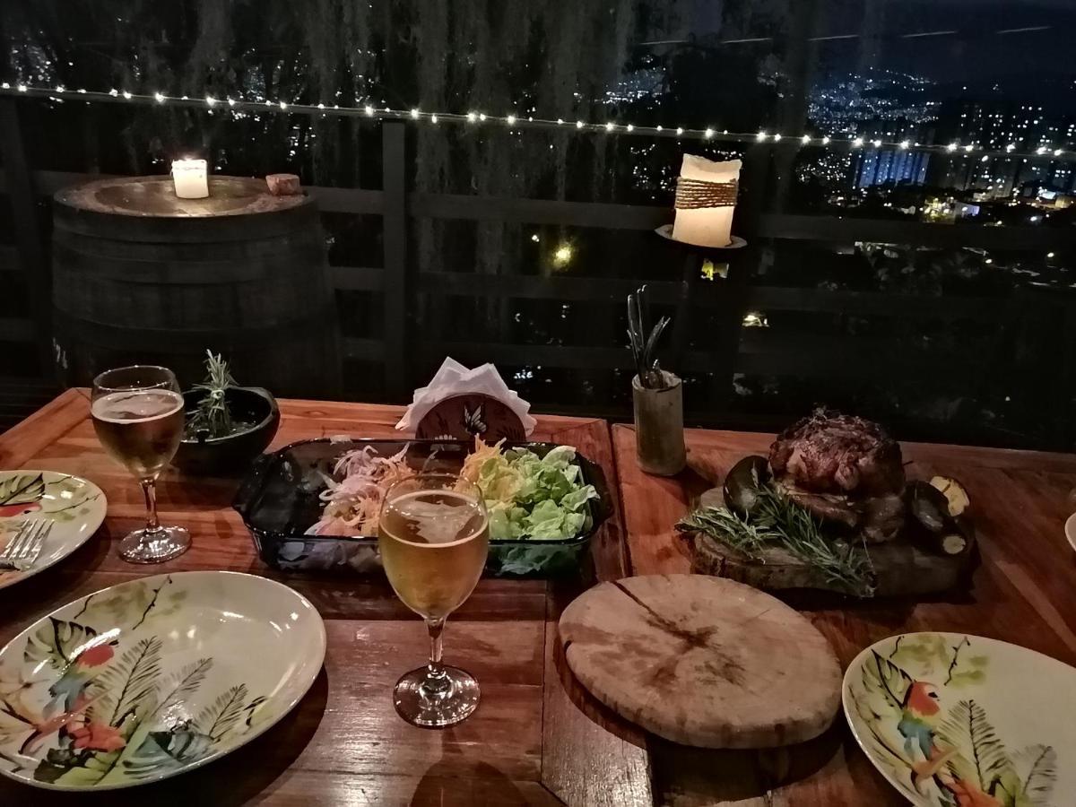 לינה וארוחת בוקר מדיין Eco Hostal Casa La Juana מראה חיצוני תמונה